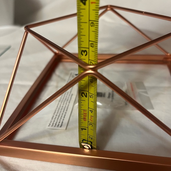 Umbra Geometric Metal Display Frame in Copper 6” square - Picture 5 of 7